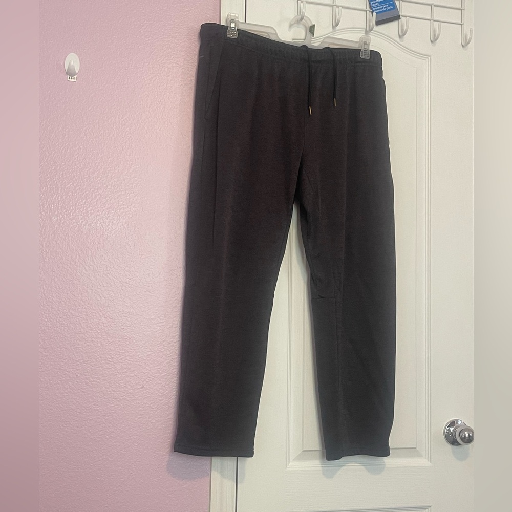 Like new Tech Fleece Performance pants 100% Polyester